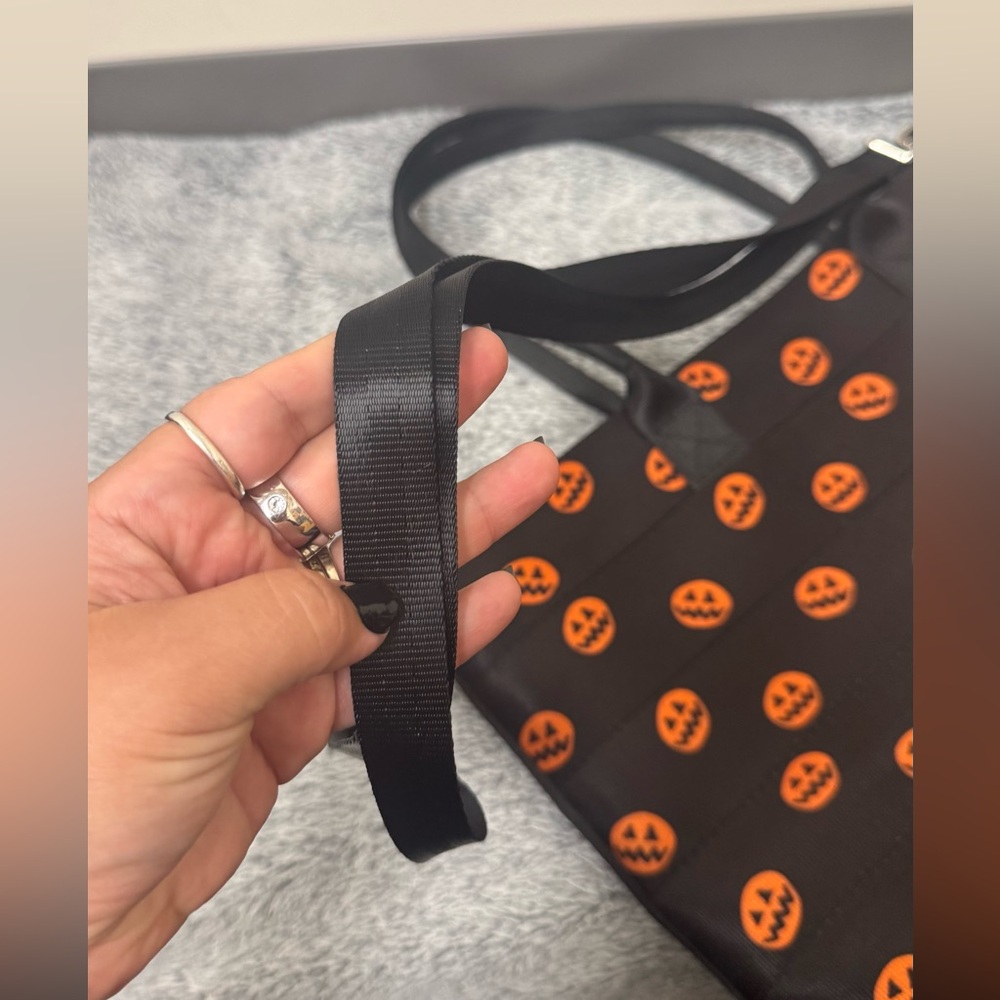 Harvey’s Seatbelt Bag Disney Nightmare Before Christmas - Picture 7 of 12